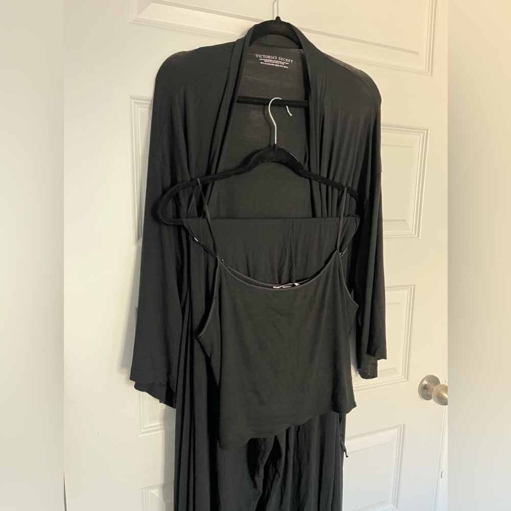VS Robe never worn! 3 piece set